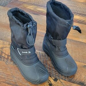 Snow boots, Youth Size 2 Medium